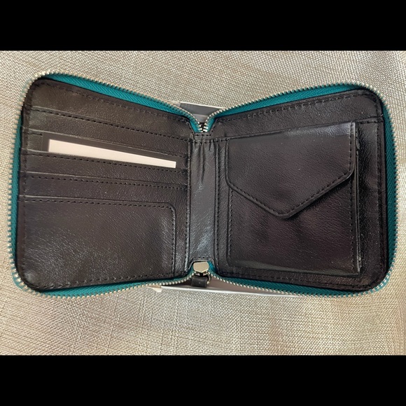 •NIB Nine West wallet - Picture 4 of 6